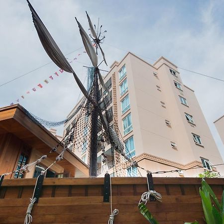 Atlantis Pattaya High Service Praia de Jomtien Exterior foto