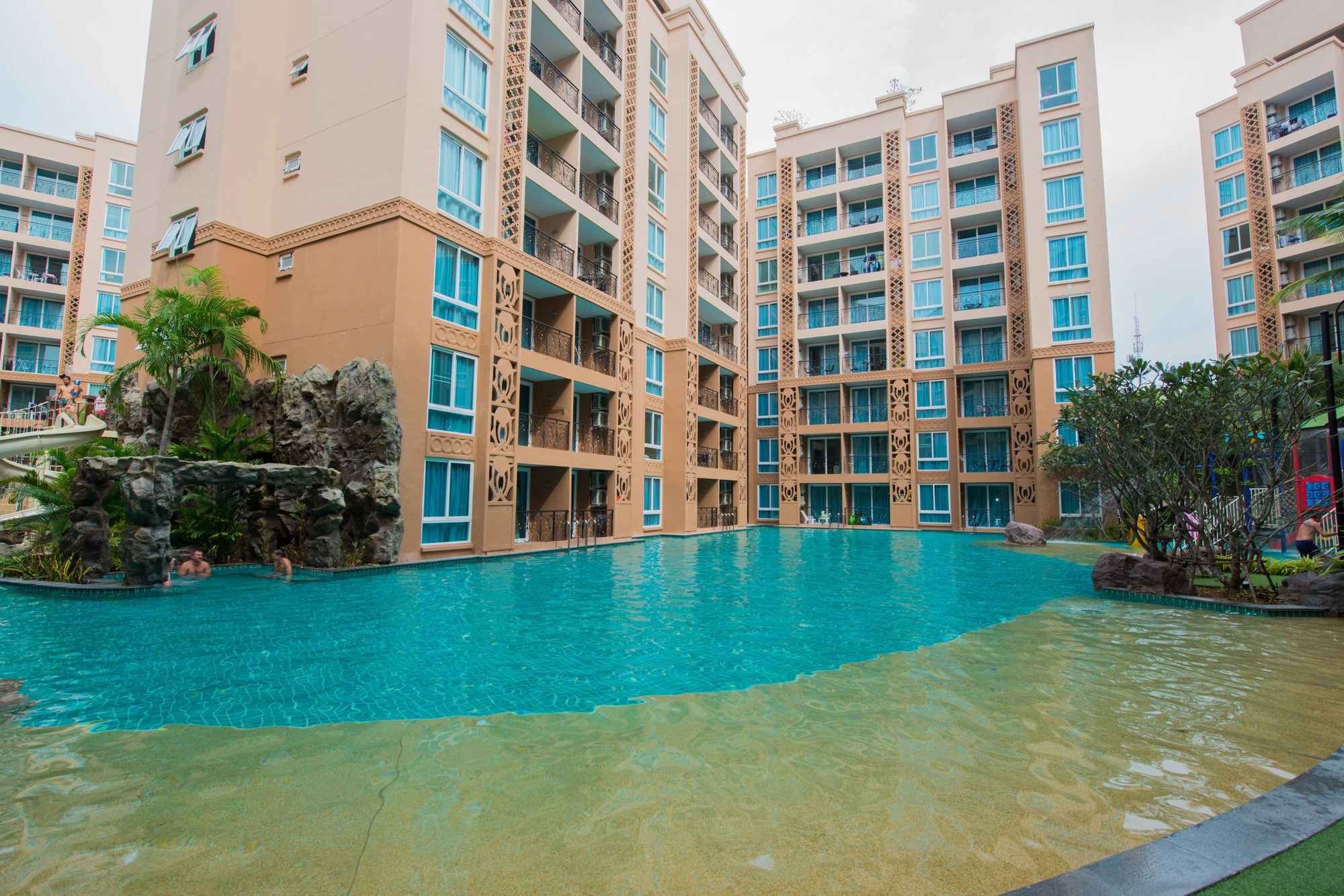 Atlantis Pattaya High Service Praia de Jomtien Exterior foto