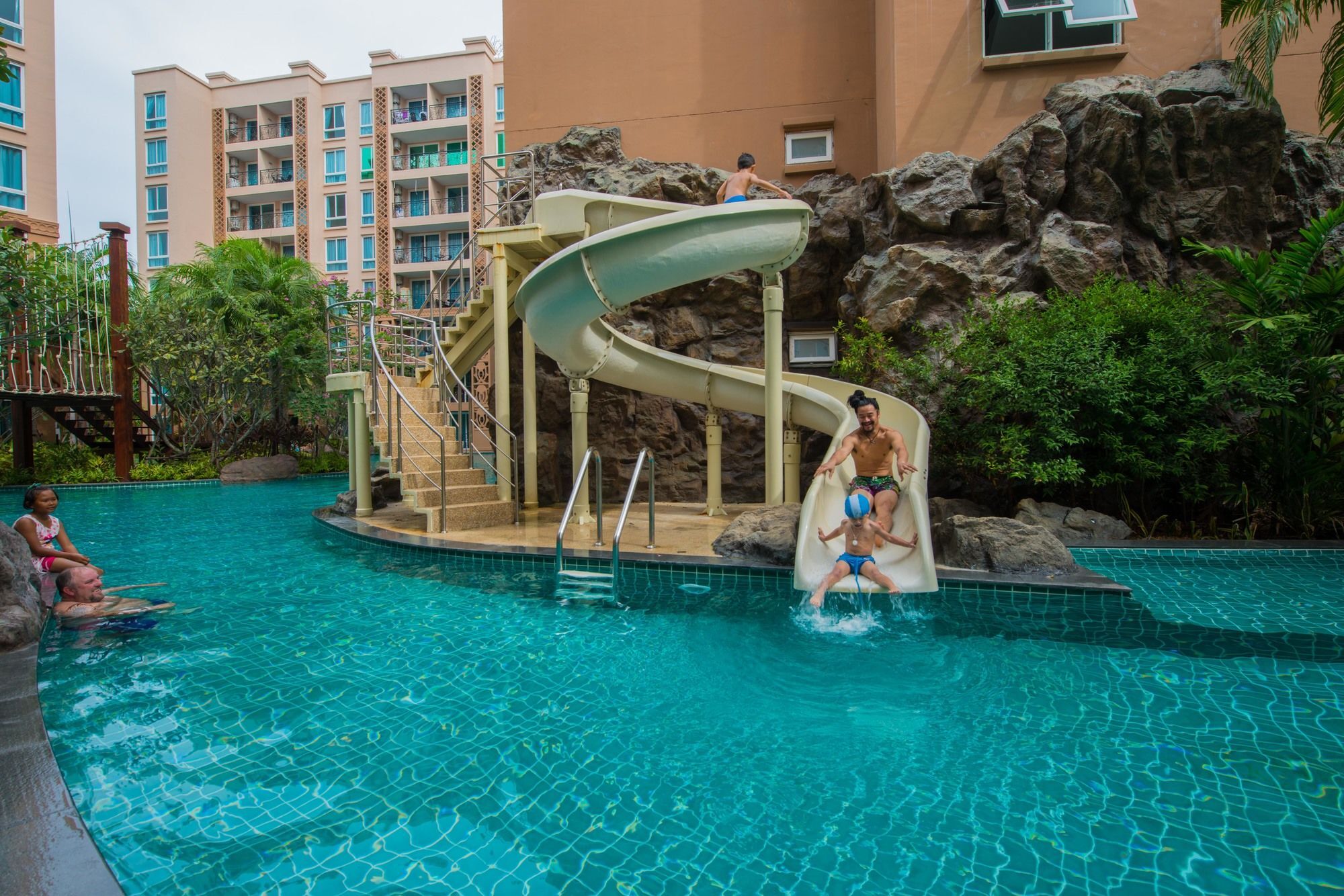 Atlantis Pattaya High Service Praia de Jomtien Exterior foto