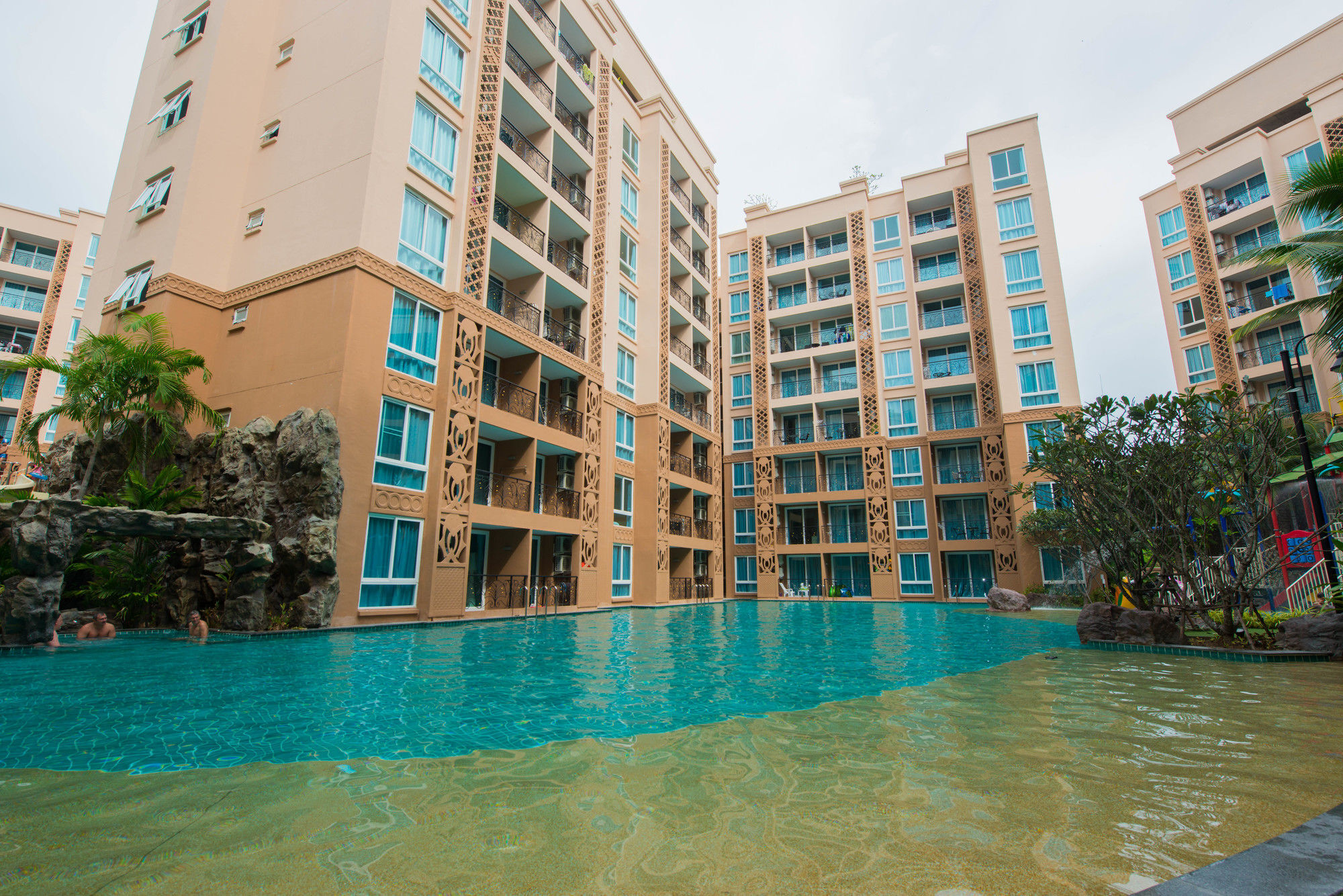 Atlantis Pattaya High Service Praia de Jomtien Exterior foto